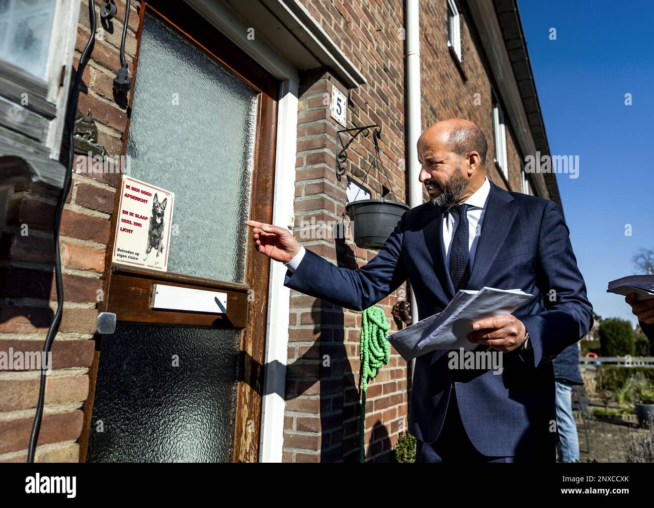 ARNHEM - Sindaco Ahmed Marcob durante una campagna di affluenza alle urne per le elezioni del Consiglio Provinciale del 15 marzo. ANP REMKO DE WAAL olanda fuori - belgio fuori Foto Stock