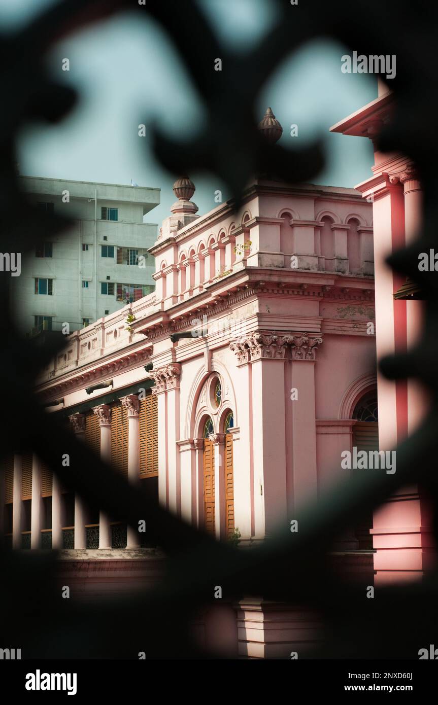 Il più grande edificio storico di Dhaka, Bangladesh, è conosciuto come "Ahsan Manzil" Foto Stock