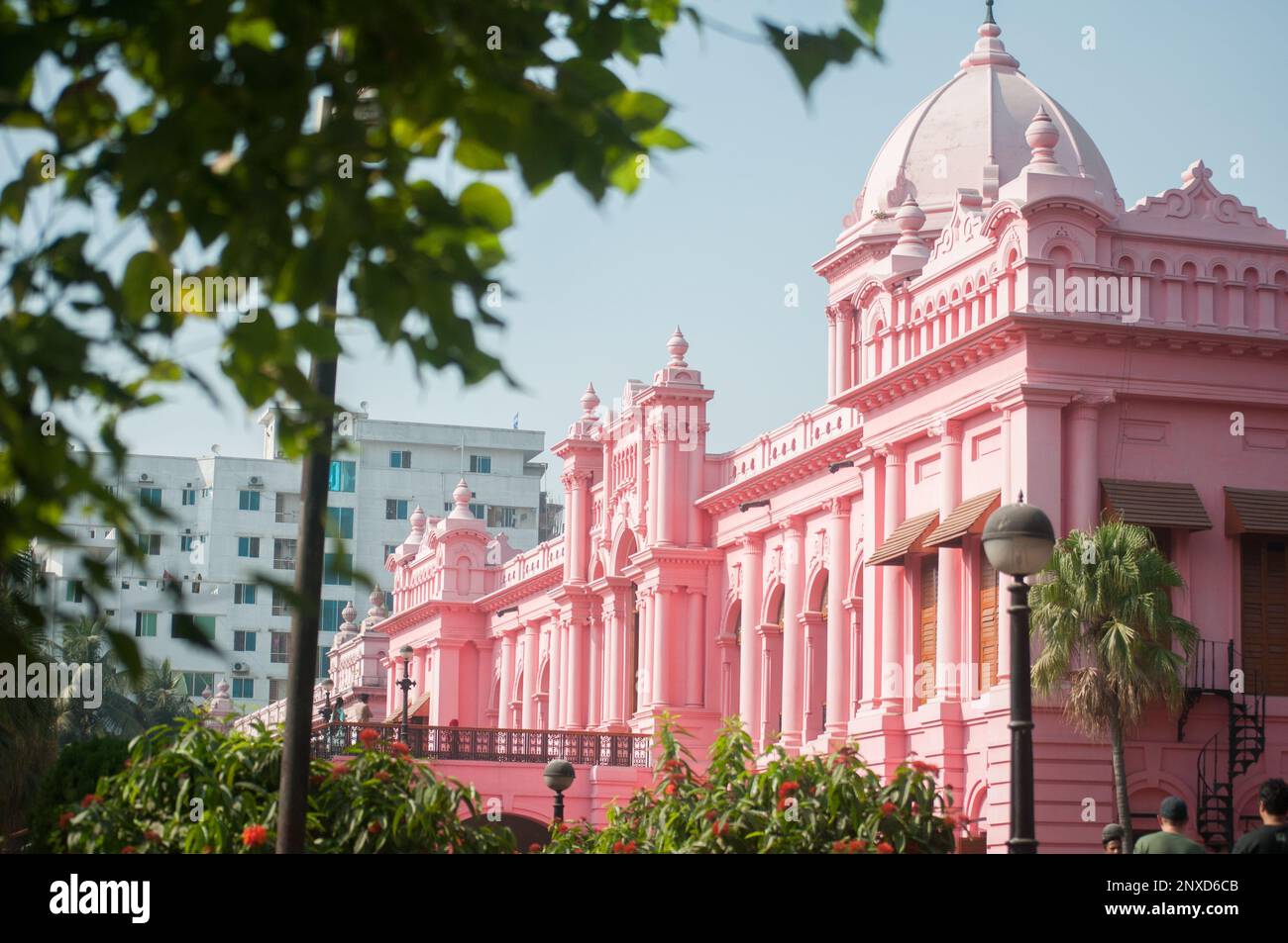 Il più grande edificio storico di Dhaka, Bangladesh, è conosciuto come "Ahsan Manzil" Foto Stock
