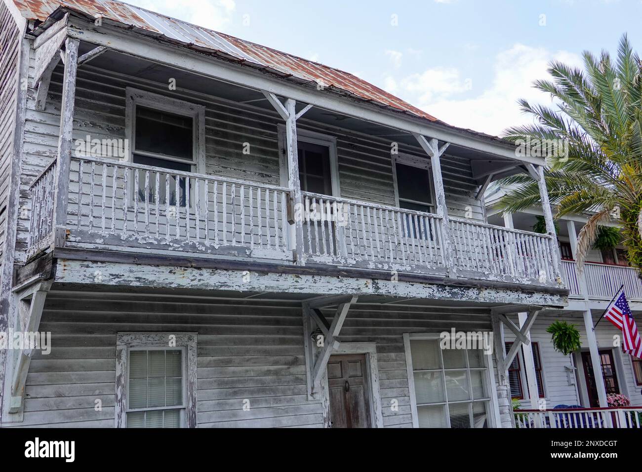 Vecchio edificio in legno da dipingere, restauro, nella storica St. Augustine, Florida, Stati Uniti. Foto Stock