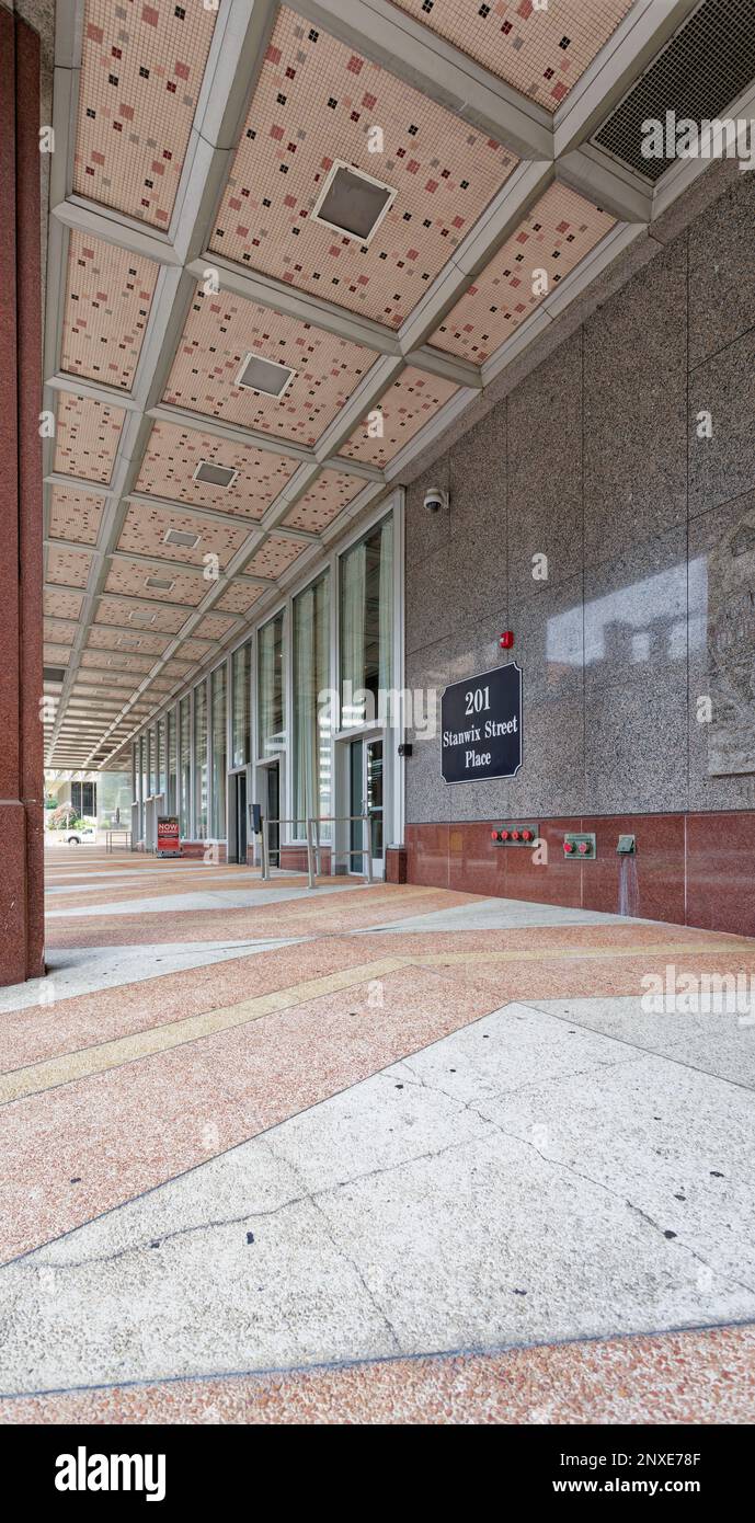 Pittsburgh Downtown: Gateway District punto di riferimento Bell Telephone edificio è ora 201 Stanwix Street Place, appartamenti a uso misto e la scuola. Foto Stock