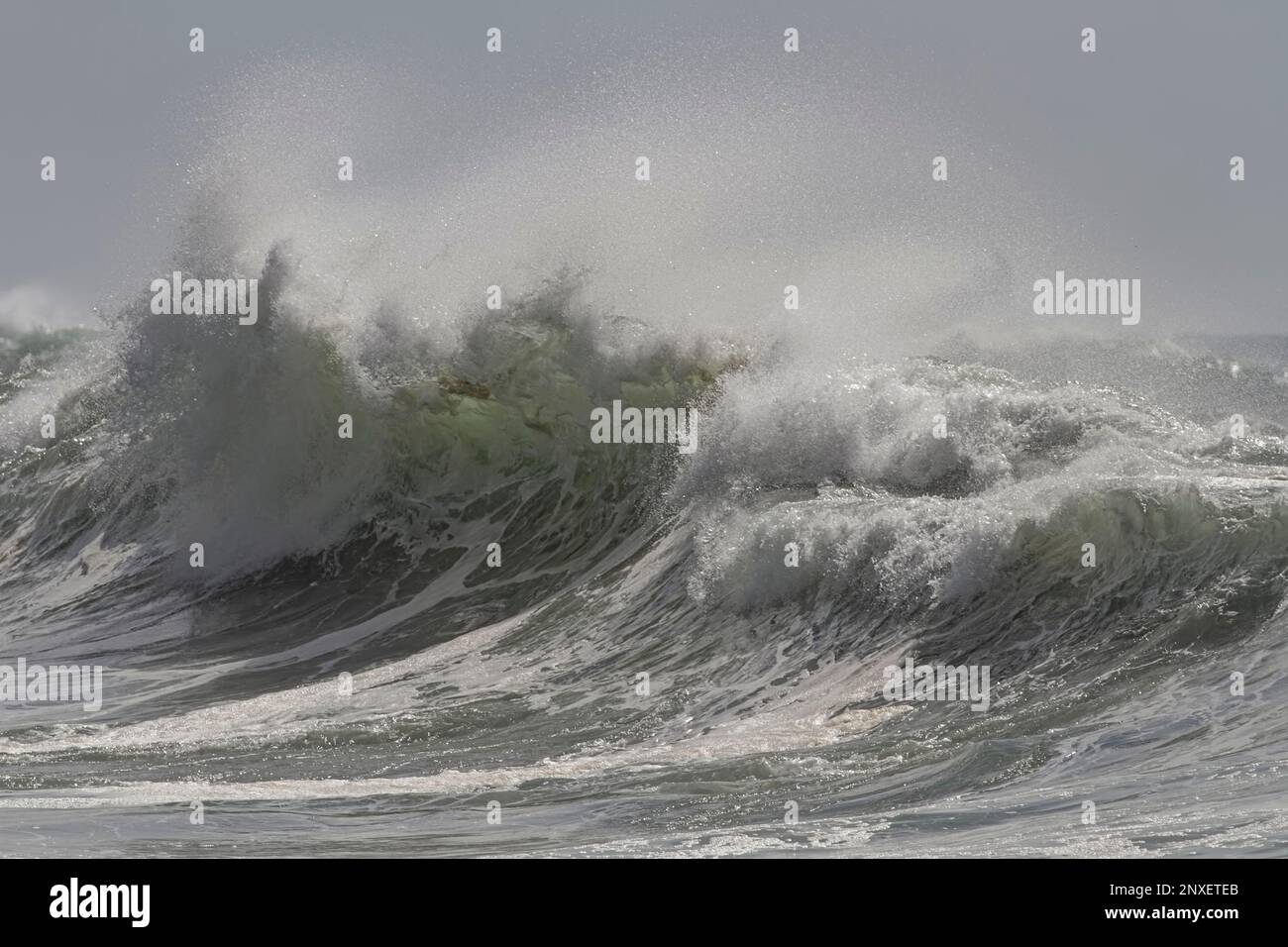 A nord della costa portoghese sotto forte temporale Foto Stock