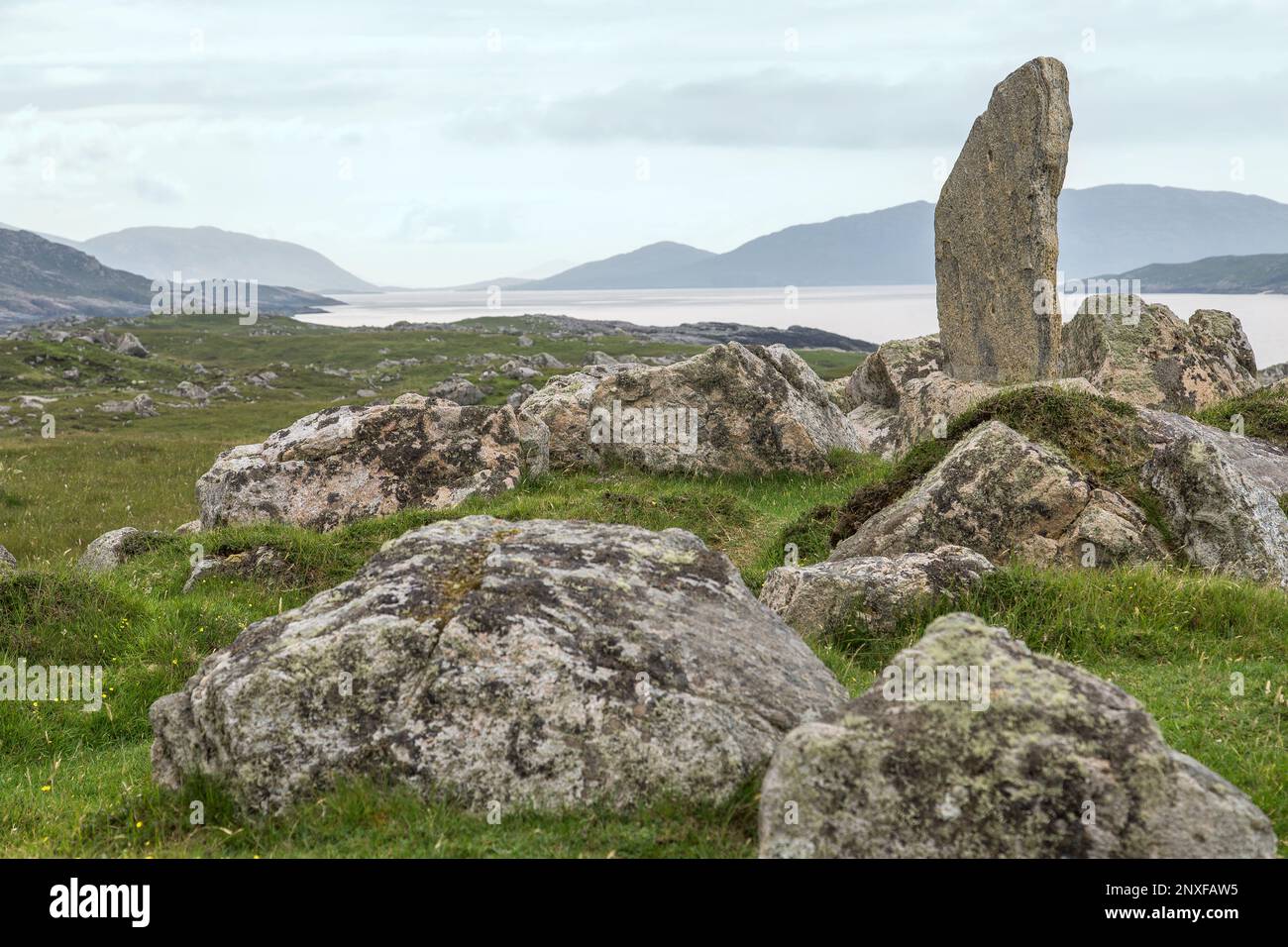 Sting Stone and Rocks a Meallasta, Lewis, Isola di Lewis, Ebridi, Ebridi esterne, Western Isles, Scozia, Regno Unito, Gran Bretagna Foto Stock