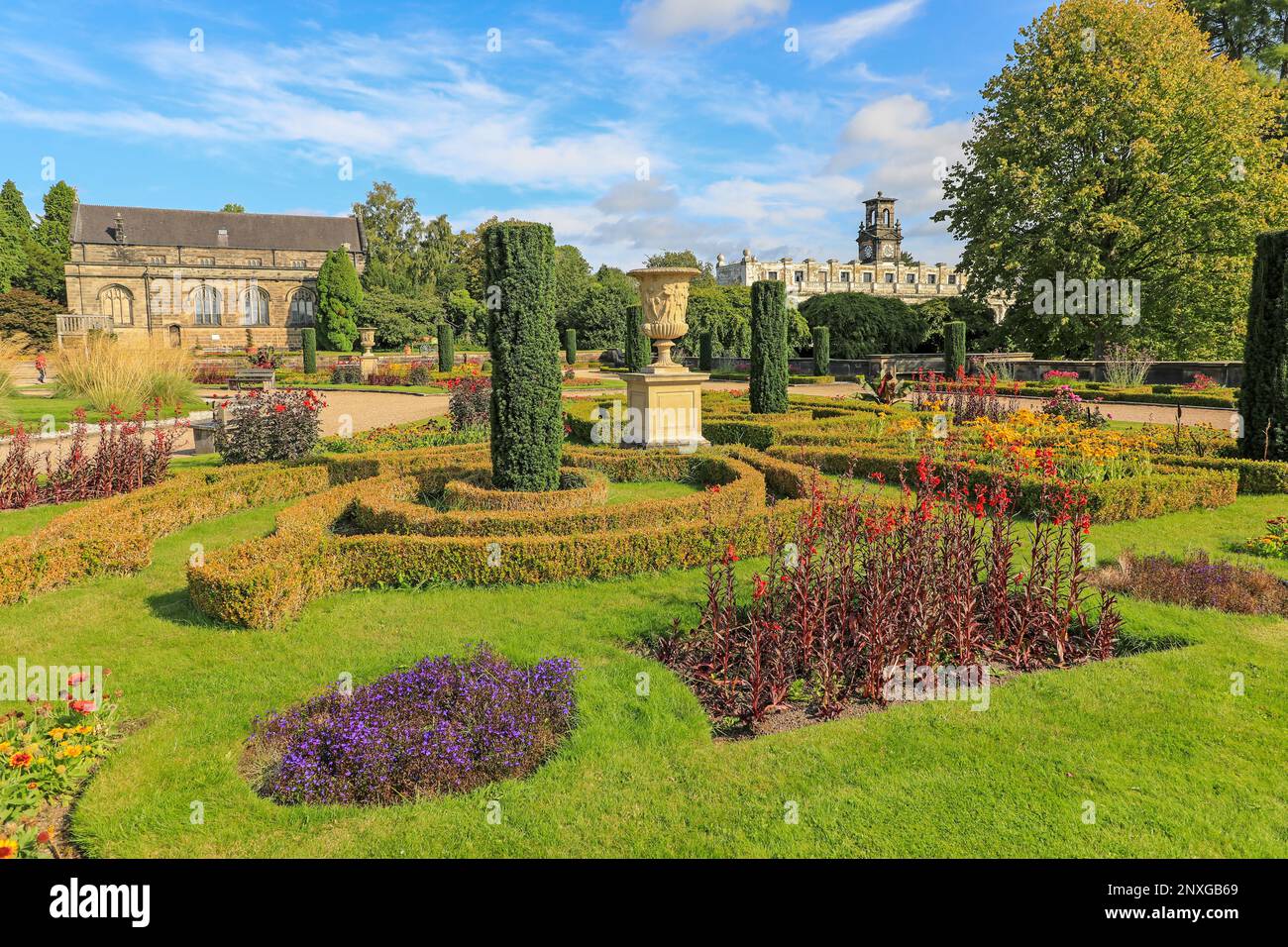 San Marys e Chiesa di Tutti i Santi e le aree ex edificio italiano a Trentham Gardens Stoke on Trent Staffordshire Staffs England Regno Unito Foto Stock