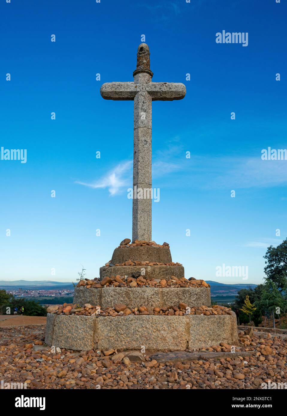 Croce in pietra - Crucero de Santo Toribio, un punto di riferimento storico sul cammino di Santiago vicino a Leon, Spagna Foto Stock