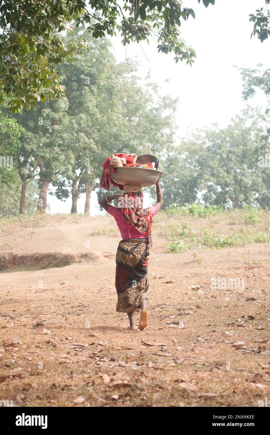 Foto di strada collinare in Bangladesh. Foto Stock