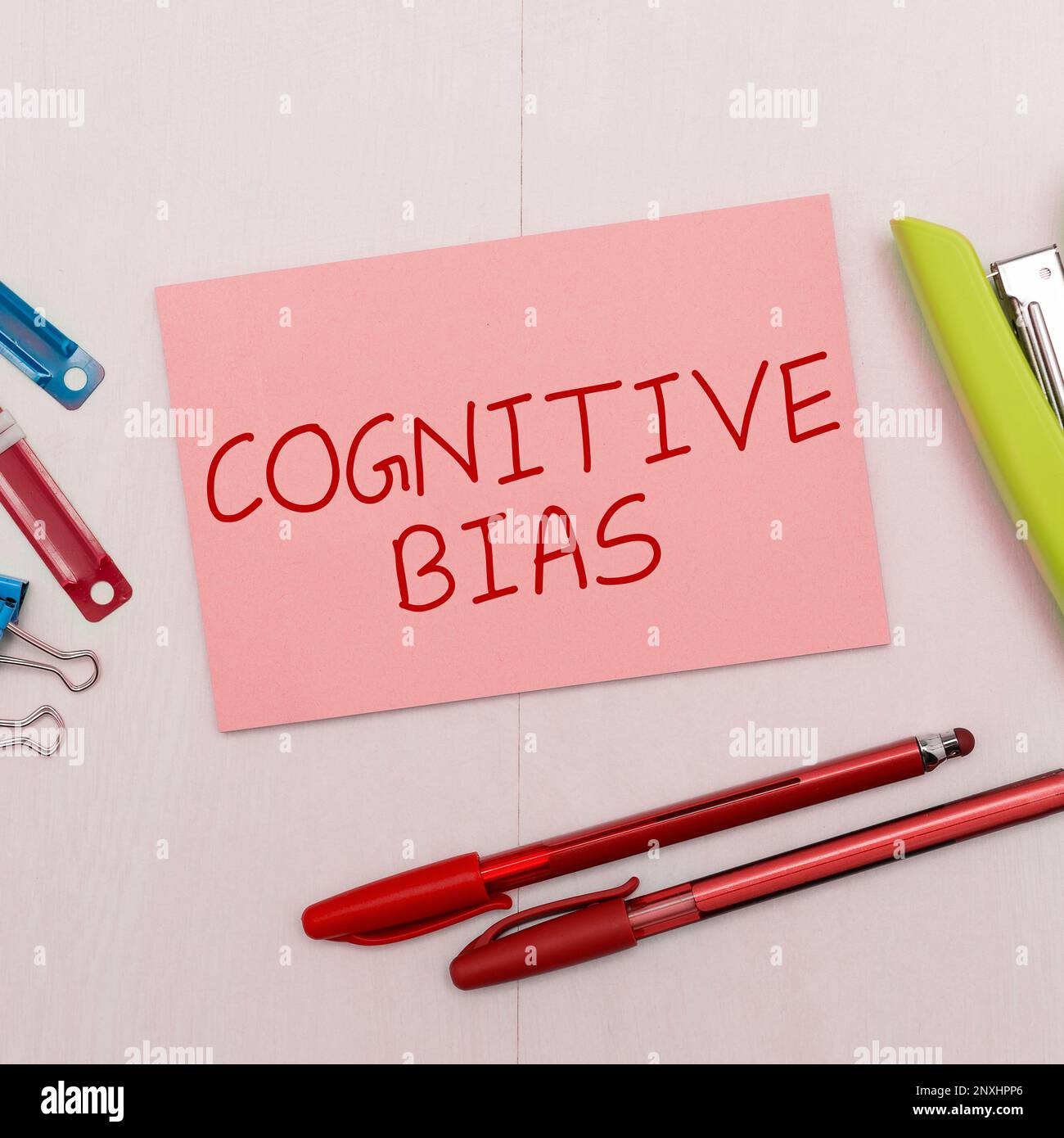 Segno che mostra la polarizzazione cognitiva. Trattamento psicologico del concetto del Internet per i disordini mentali Foto Stock