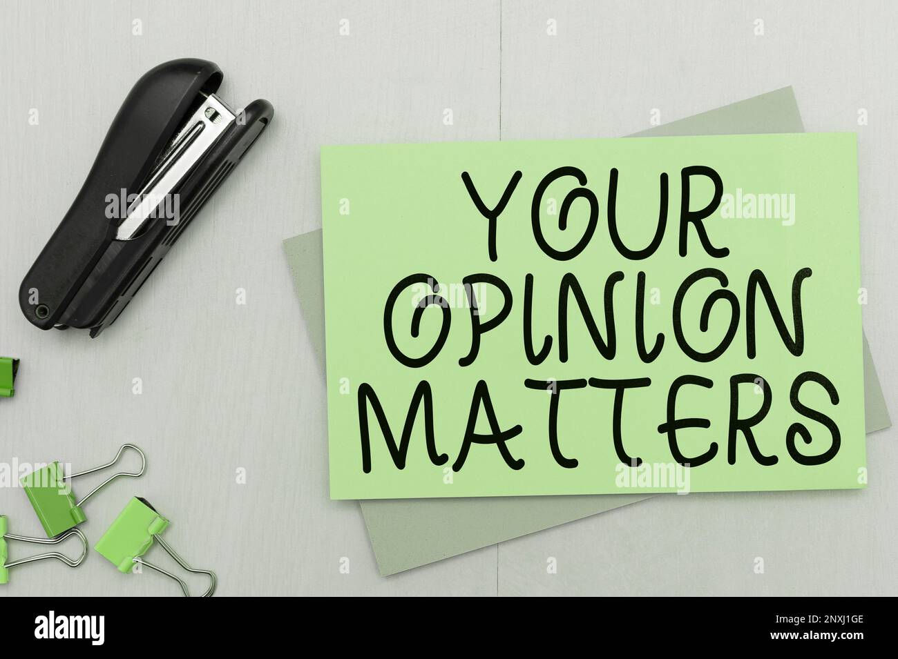 Segno di testo che mostra la vostra opinione è importante. Parola per avere la vostra opinione che fornisce un input prezioso per migliorare Foto Stock