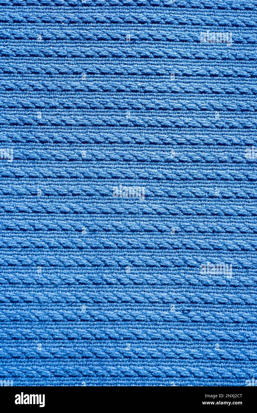 Immagine di sfondo verticale full-frame con tessuto blu e goffratura decorativa Foto Stock