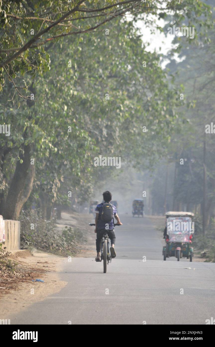 Foto di strada della città di Dhaka. Un certo terreno fatto negozio di scultura è qui. Foto Stock