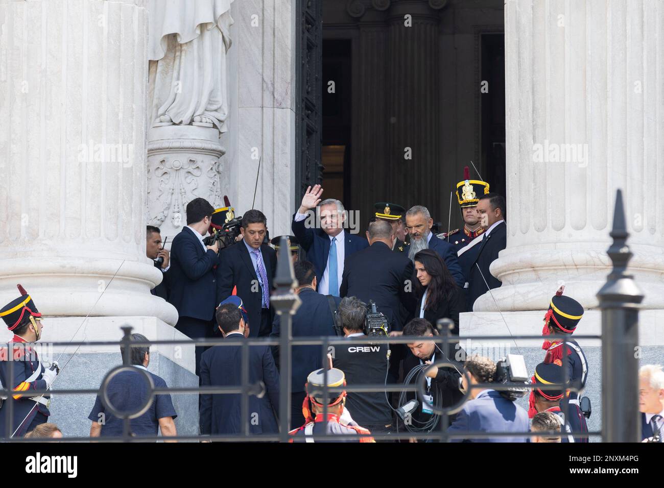 Buenos Aires, Argentina, 1st marzo 2023. Il Presidente della Nazione Alberto Fernández parte dopo l'inaugurazione del 140th delle sessioni ordinarie del Congresso Nazionale. (Credit: Esteban Osorio/Alamy Live News) Foto Stock