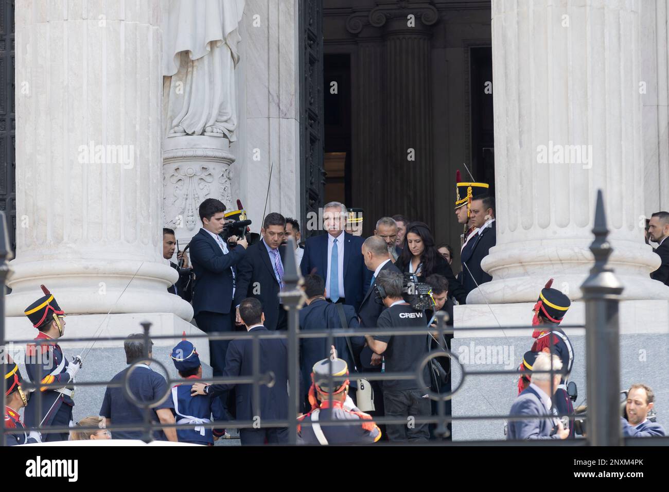 Buenos Aires, Argentina, 1st marzo 2023. Il Presidente della Nazione Alberto Fernández parte dopo l'inaugurazione del 140th delle sessioni ordinarie del Congresso Nazionale. (Credit: Esteban Osorio/Alamy Live News) Foto Stock