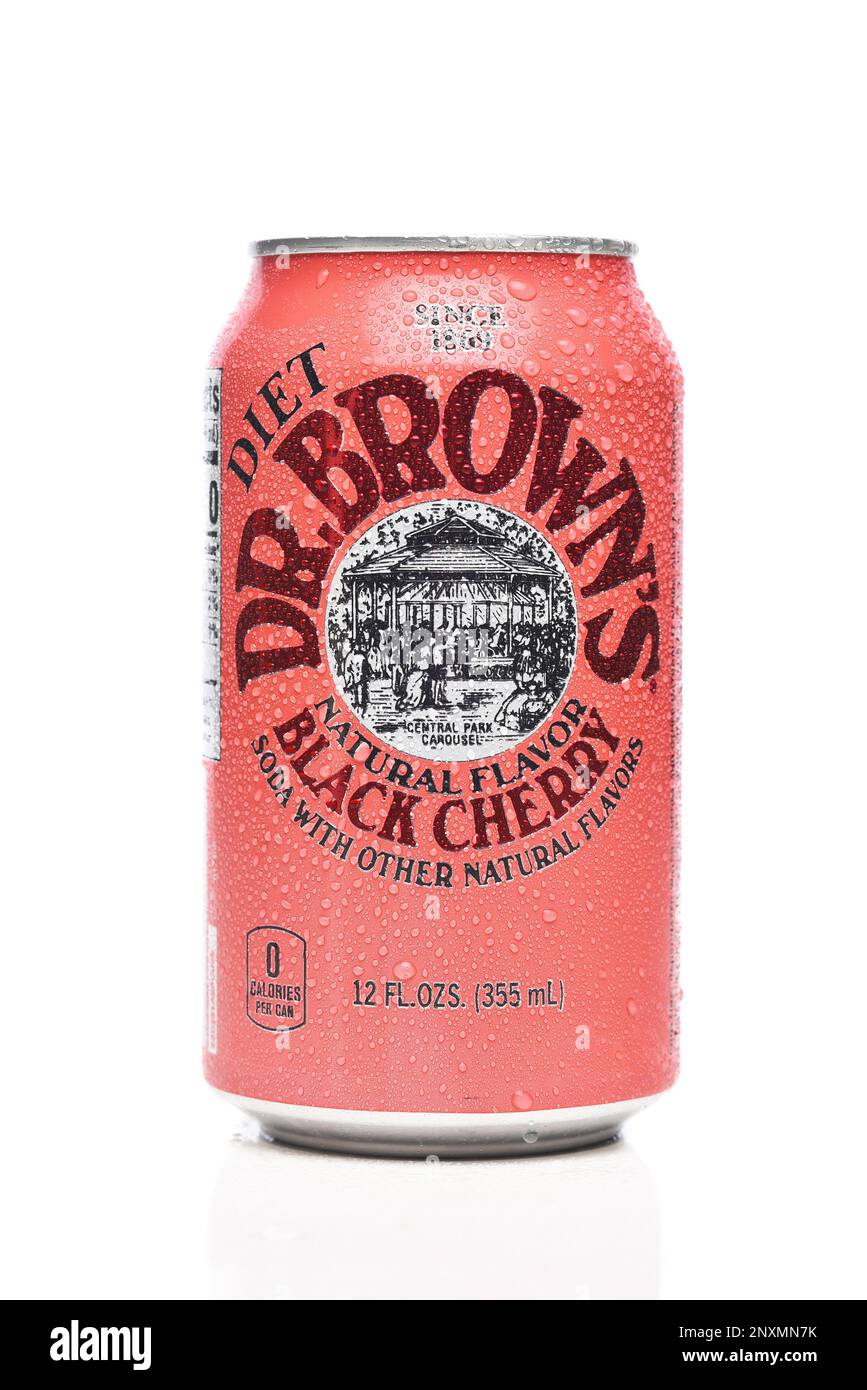 IRIVNE, CALIFORNIA - 01 MAR 2023: Una lattina del Dott. Browns Diet Soda di ciliegia nera. Foto Stock