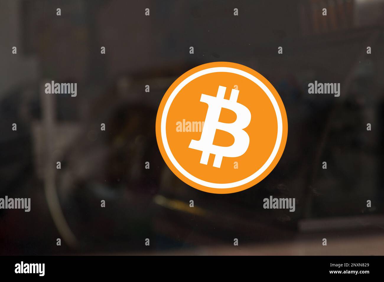 Accept bitcoin immagini e fotografie stock ad alta risoluzione - Alamy