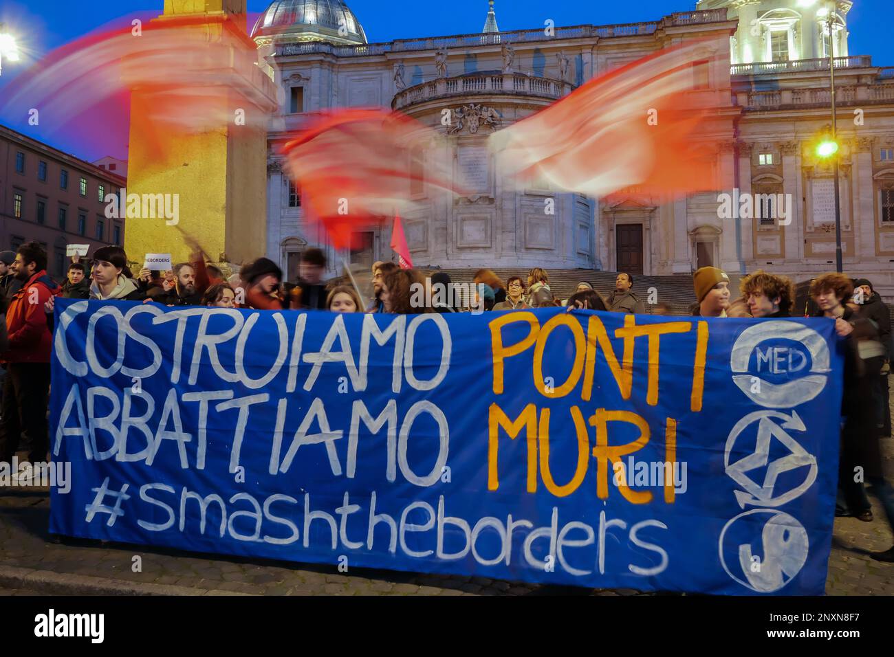 Roma, . 01st Mar, 2023. 01/03/2023 dimostrazione a Roma in Piazza dell'Esquilino, contro queste politiche di morte dell'Italia e dell'Europa, per aprire canali di ingresso sicuri e regolari. All'alba del 26 febbraio si è verificato un altro massacro al largo delle coste italiane, a Cutro in Calabria, che ha causato la morte confermata di 67 persone e un numero indeterminato di persone scomparse. PS: La foto può essere utilizzata rispettando il contesto in cui è stata scattata, e senza diffamatori intenti del decoro del popolo rappresentato. Credit: Independent Photo Agency/Alamy Live News Foto Stock