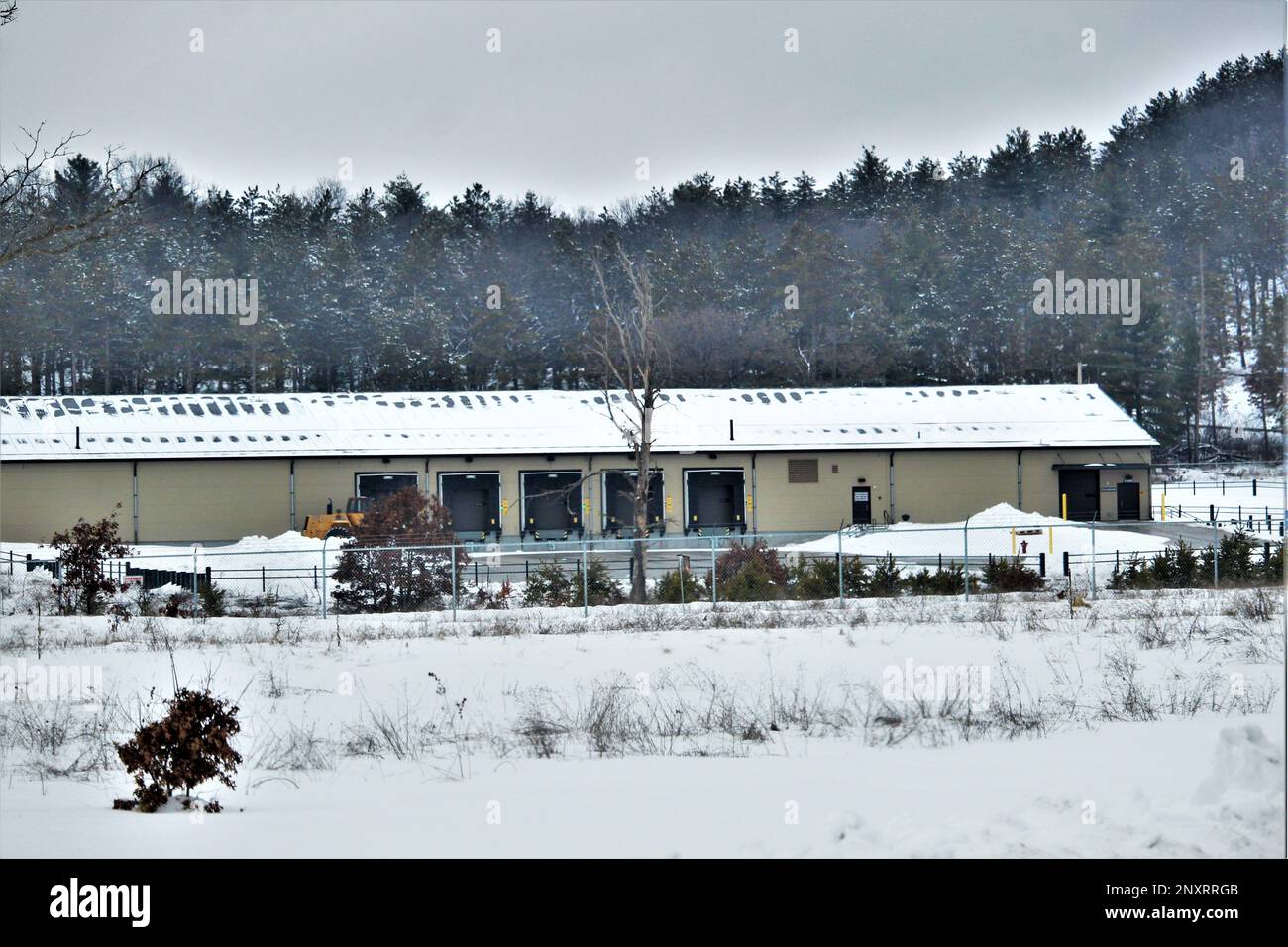 Il nuovo, recentemente costruito $7,03 milioni di spedizione, ricezione e spedizione postale impianto è mostrato 27 gennaio 2023, a Fort McCoy, Wisconsin. La struttura è stata aperta e utilizzata nel 2022. Il contratto per il progetto richiedeva la costruzione di un edificio in metallo pre-ingegnerizzato che ha una superficie stimata di 19.500 piedi quadrati. Progetti come questo si allineano con gli obiettivi di pianificazione strategica a lungo raggio di Fort McCoy, tra cui sostenere e modernizzare il cantonment di Fort McCoy, che comprendono mobilità complessa e strategica, sicurezza fisica, qualità della vita, e dell'infrastruttura informatica. Questo progetto è mana Foto Stock