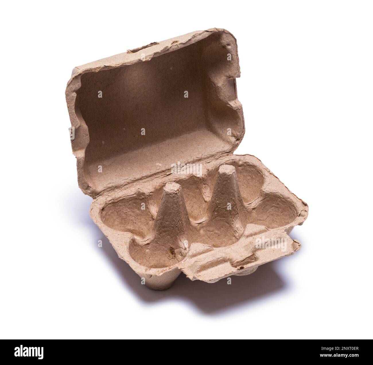 Scatola di uovo vuota ritagliata su bianco. Foto Stock