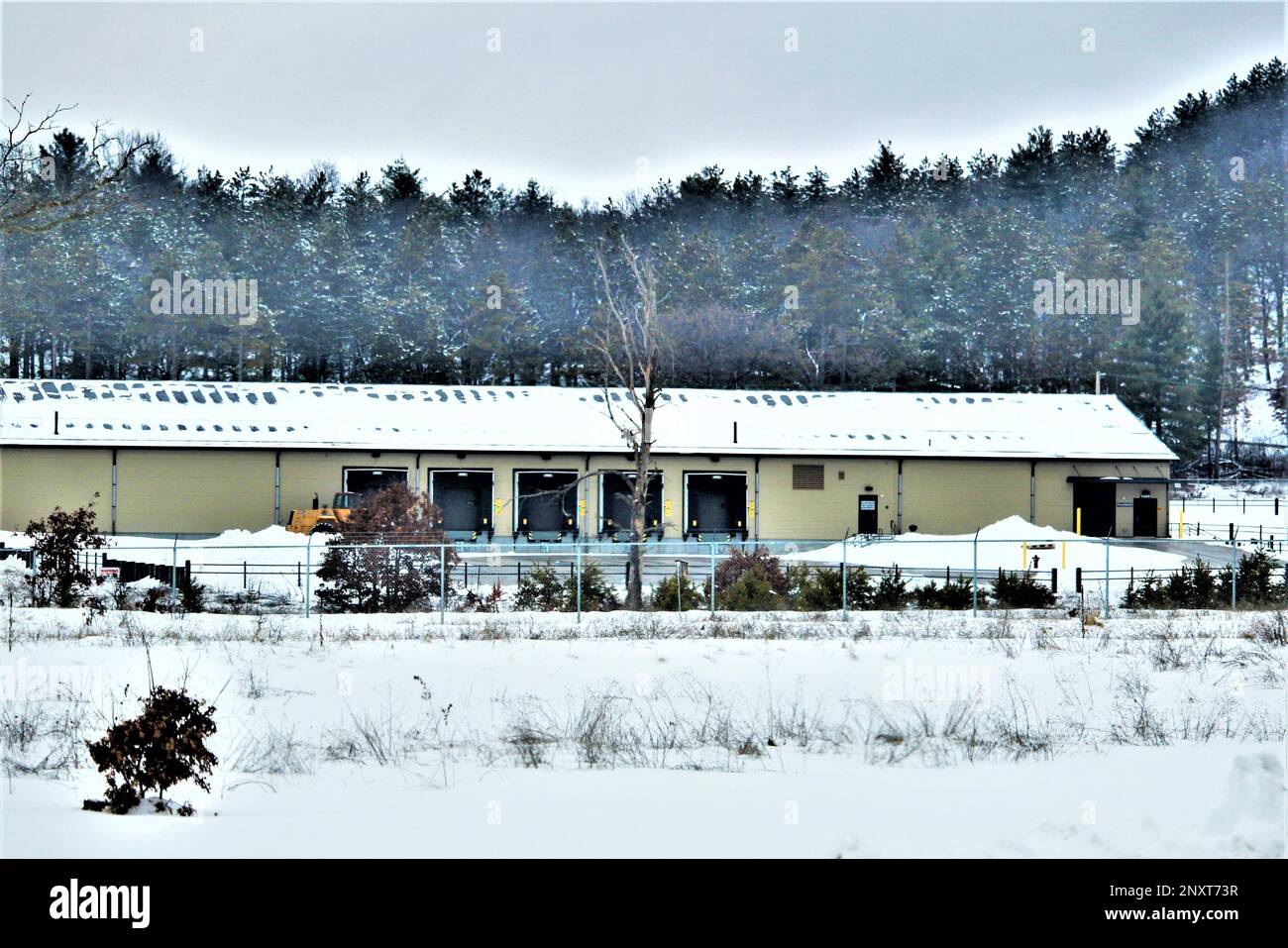 Il nuovo, recentemente costruito $7,03 milioni di spedizione, ricezione e spedizione postale impianto è mostrato 27 gennaio 2023, a Fort McCoy, Wisconsin. La struttura è stata aperta e utilizzata nel 2022. Il contratto per il progetto richiedeva la costruzione di un edificio in metallo pre-ingegnerizzato che ha una superficie stimata di 19.500 piedi quadrati. Progetti come questo si allineano con gli obiettivi di pianificazione strategica a lungo raggio di Fort McCoy, tra cui sostenere e modernizzare il cantonment di Fort McCoy, che comprendono mobilità complessa e strategica, sicurezza fisica, qualità della vita, e dell'infrastruttura informatica. Questo progetto è mana Foto Stock