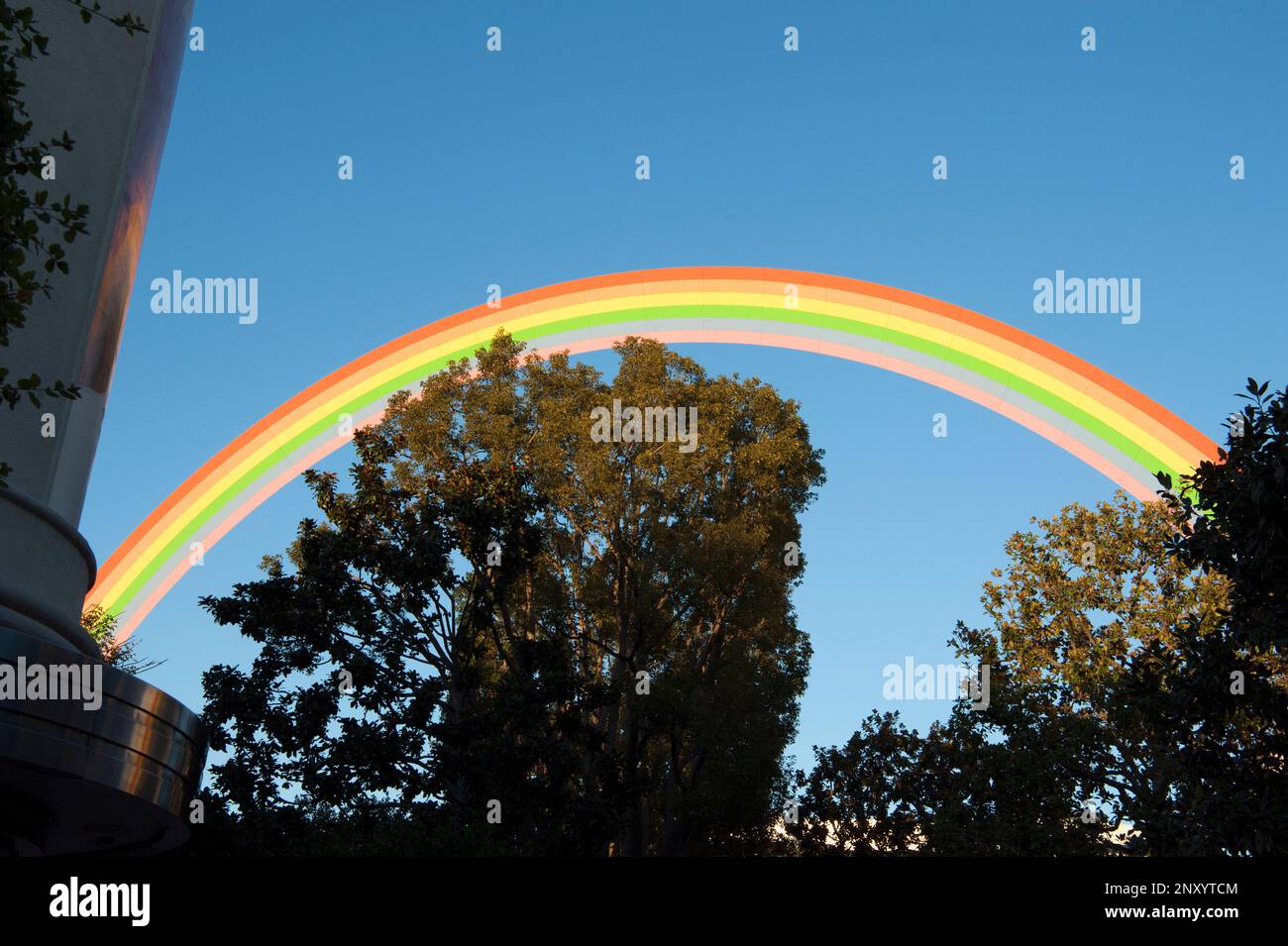 Grande arcobaleno commemorativo del mago di Oz presso il Sony Pictures Studio, ex MGM, a Culver City, CA Foto Stock