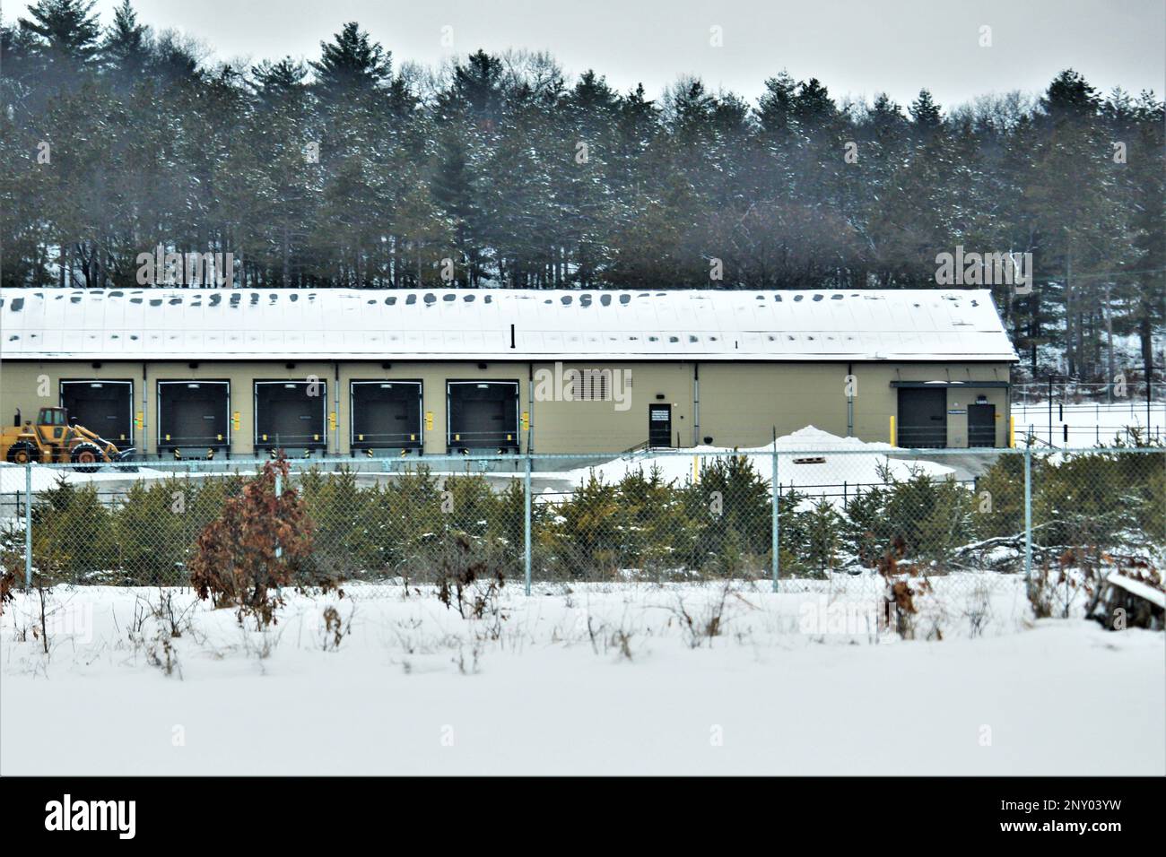 Il nuovo, recentemente costruito $7,03 milioni di spedizione, ricezione e spedizione postale impianto è mostrato 27 gennaio 2023, a Fort McCoy, Wisconsin. La struttura è stata aperta e utilizzata nel 2022. Il contratto per il progetto richiedeva la costruzione di un edificio in metallo pre-ingegnerizzato che ha una superficie stimata di 19.500 piedi quadrati. Progetti come questo si allineano con gli obiettivi di pianificazione strategica a lungo raggio di Fort McCoy, tra cui sostenere e modernizzare il cantonment di Fort McCoy, che comprendono mobilità complessa e strategica, sicurezza fisica, qualità della vita, e dell'infrastruttura informatica. Questo progetto è mana Foto Stock