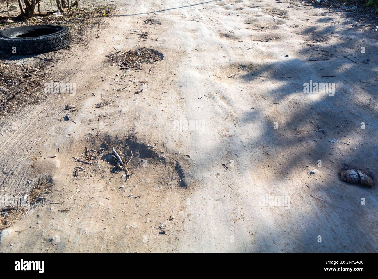 Mahahual, Quintana Roo, Messico, una strada accidentata non asfaltata Foto Stock