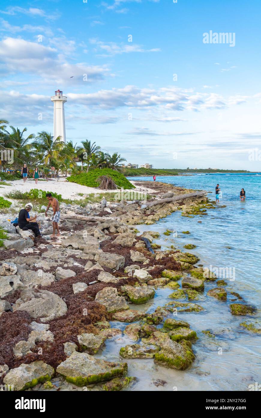 Mahahual, Quintana Roo, Messico, Un faro su una spiaggia del Mar dei Caraibi Foto Stock