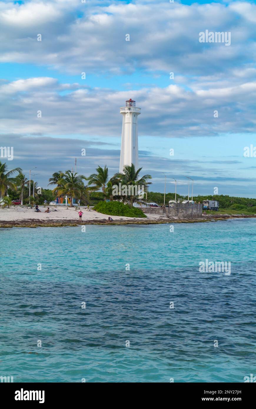 Mahahual, Quintana Roo, Messico, Un faro su una spiaggia del Mar dei Caraibi Foto Stock