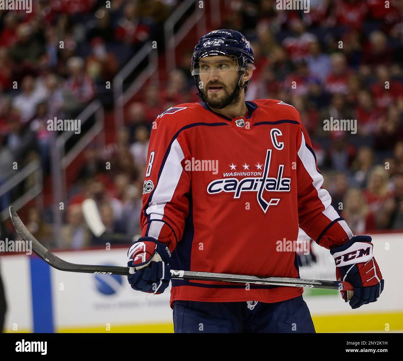 November 06, 2017: Washington Capitals Left Wing #8 Alex Ovechkin during a NHL game between the Washington Capitals and the Arizona Coyotes at the Capital One Arena in Washington DC. Justin Cooper/CSM (Cal Sport Media via AP Images) Foto Stock