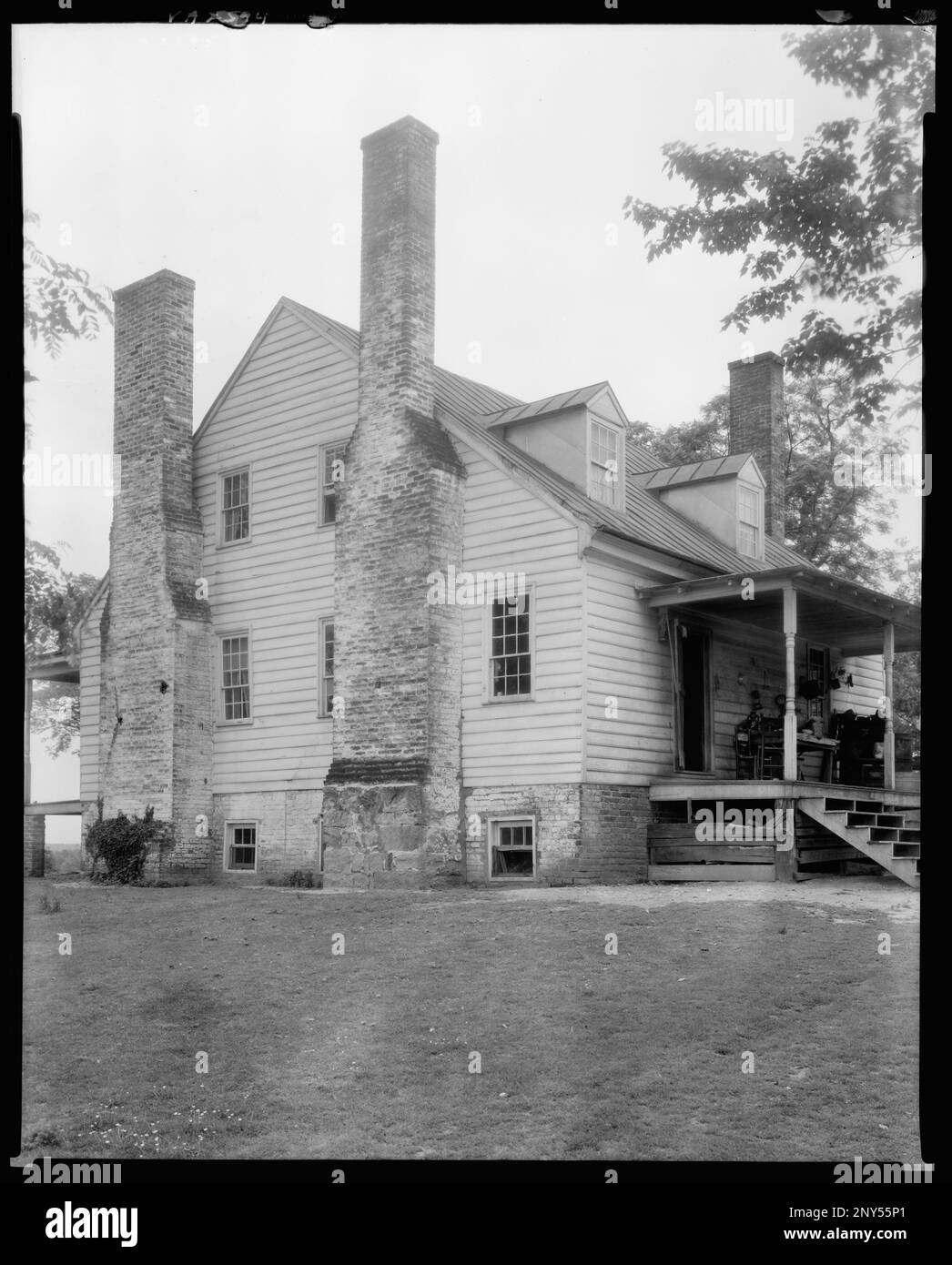 Casa di Reynolds e annessi, Fredericksburg vic., Contea di Spotsilvania, Virginia. Carnegie Survey of the Architecture of the South. Stati Uniti Virginia Spotsilvania County Fredericksburg vic, Chimneys, Porches, dormitori, Case. Foto Stock
