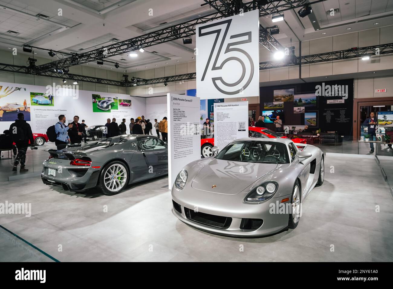 Porsche auto esporre al coperto Foto Stock
