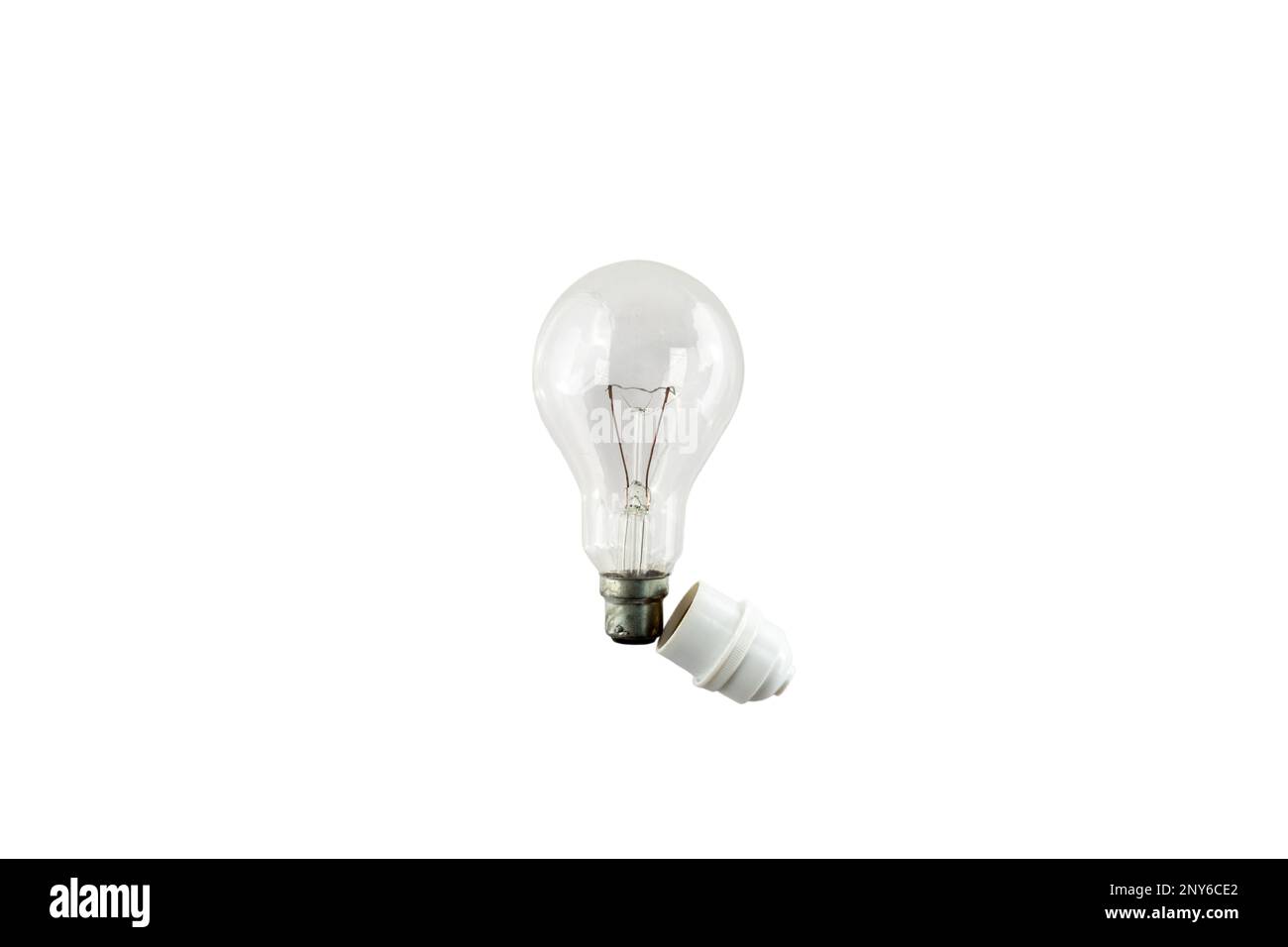 Lampadina al tungsteno con convertitore portalampada su sfondo bianco Foto Stock