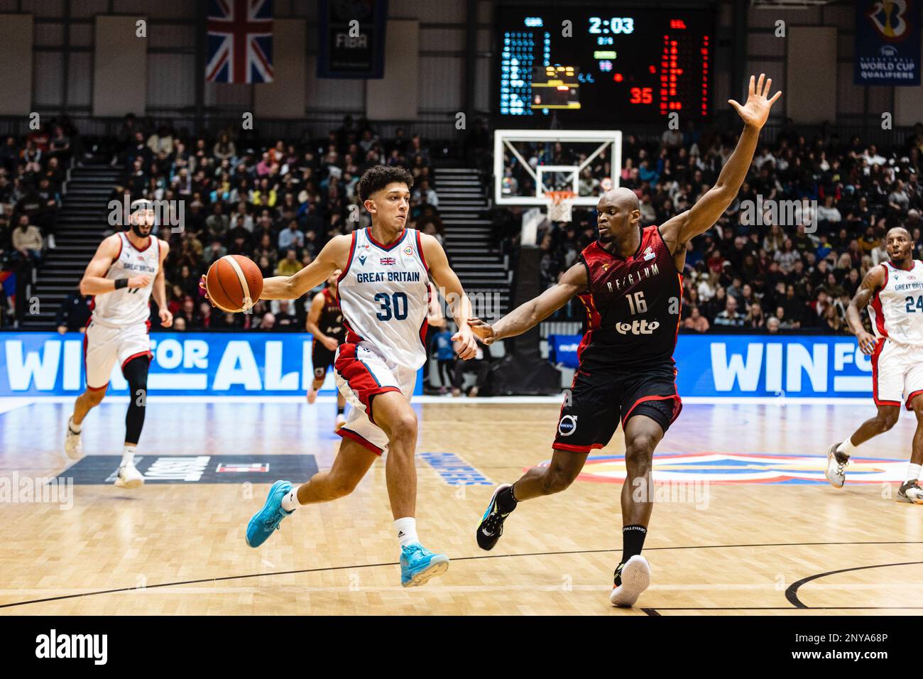 GB Mens Basketball team perde in Belgio 59- 88 in un qualificazione FIBA World Cup alla Newcastle Vertu Arena il 24 febbraio 2023. GB Quinn Ellis con la palla. copyright caroljmoir/Alamy Foto Stock