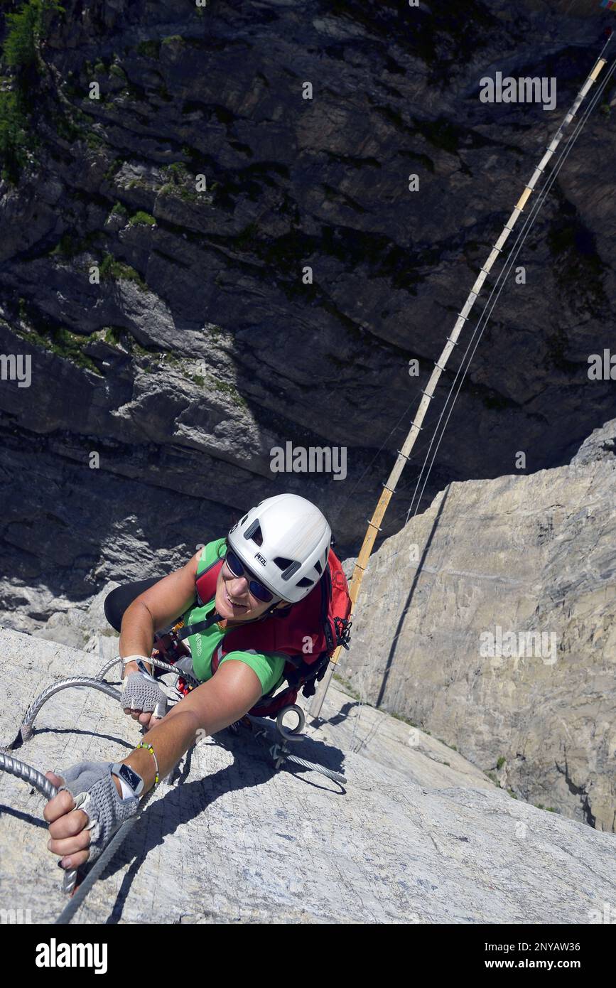 Francia, Savoia ( 73 ), Val d'Isere, Via ferrata di Roc de Toviere nei pressi della Val d'Isere, MR Foto Stock