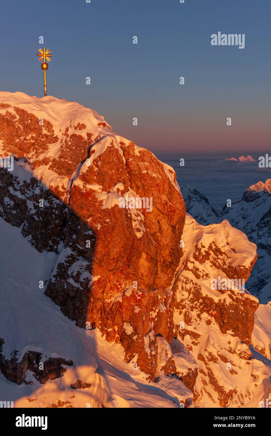 Zugspitze, cima, Monti Wetterstein, Alpi Bavaresi, Garmisch-Partenkirchen, Baviera, Alpi, Germania, Europa Foto Stock
