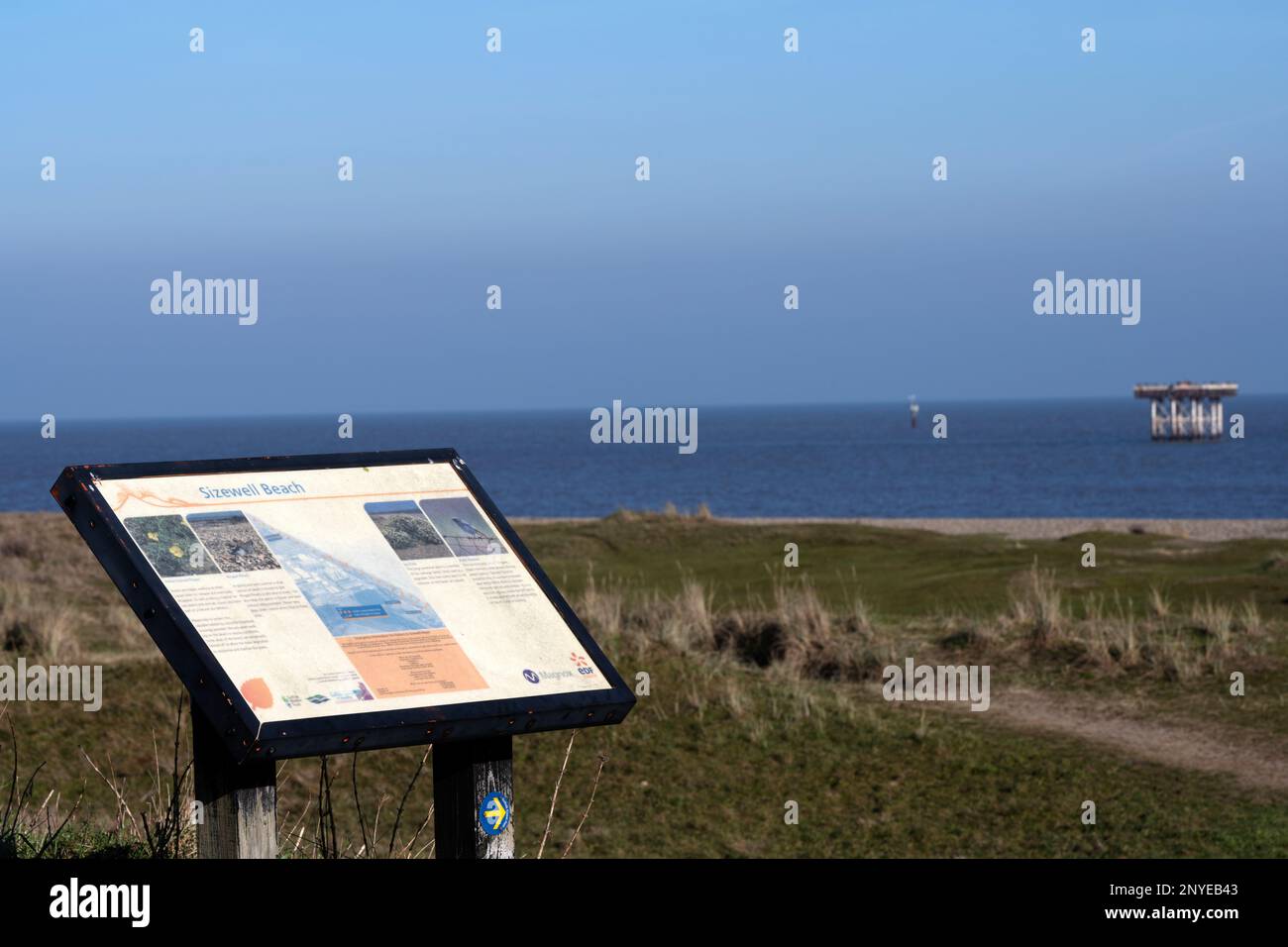 Spiaggia di Sizewell informazioni bordo Suffolk UK Foto Stock