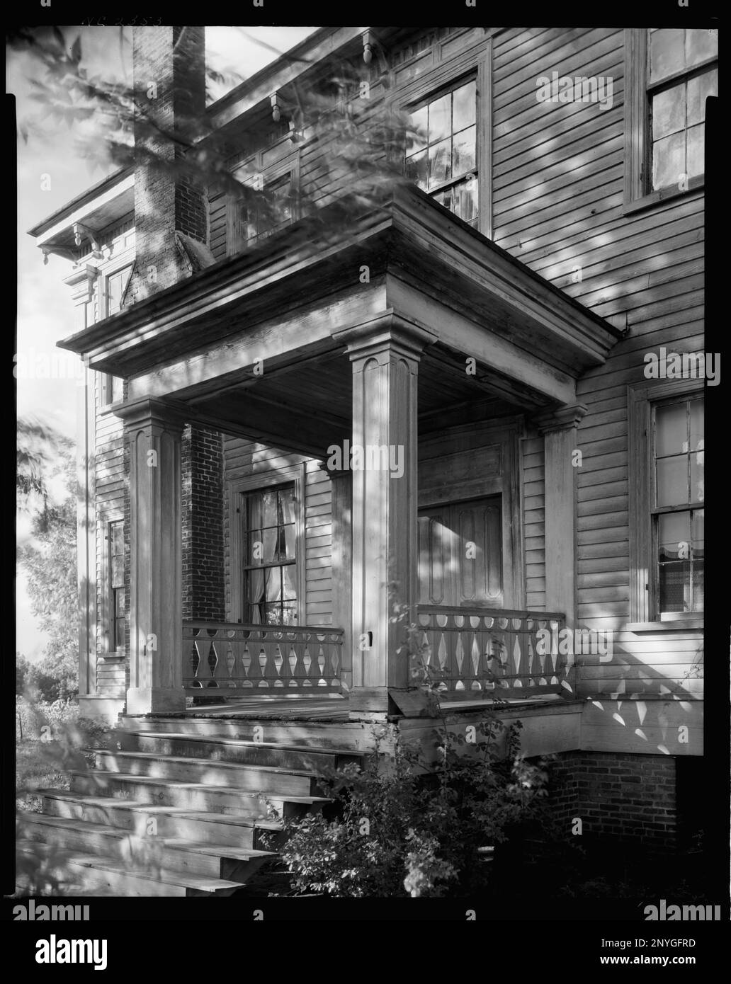 Old Hill House, Buck Hill, Duplin County, Carolina del Nord. Carnegie Survey of the Architecture of the South. Stati Uniti, Carolina del Nord, Duplin County, Buck Hill, Houses, Portici, scale. Foto Stock