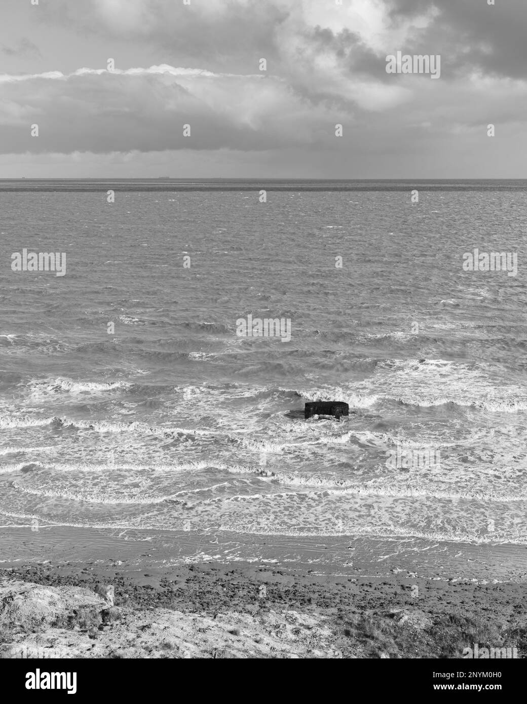 Vista da una scogliera sul Mare del Nord. Walton sul Naze in Essex. Foto Stock