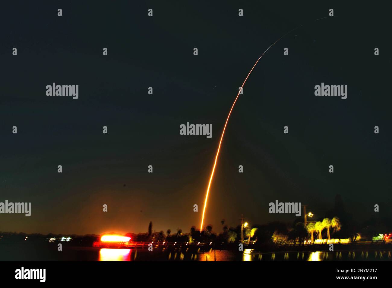 Kennedy Space Center, contea di Brevard, Florida, Stati Uniti. Marzo 2, 2023. SpaceX Falcon 9 ha lanciato la sesta missione operativa di Dragon (Crew-6) a bordo della International Space Station dal Launch Complex 39A (LC-39A). Credit: Julian Leek/Alamy Live News Foto Stock