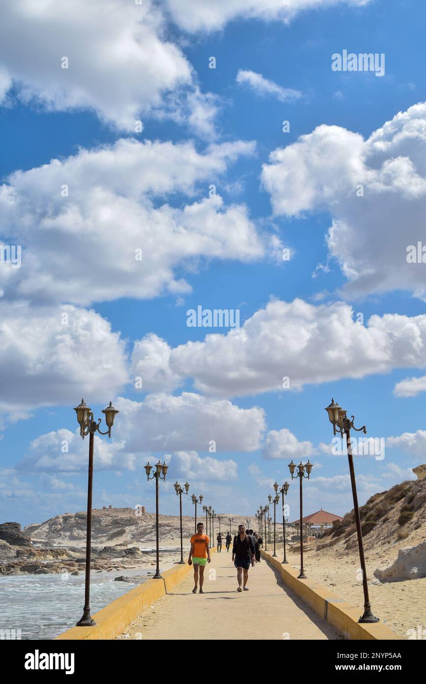 bella spiaggia di cleopatra a marsa matrouh in egitto in una giornata di sole Foto Stock