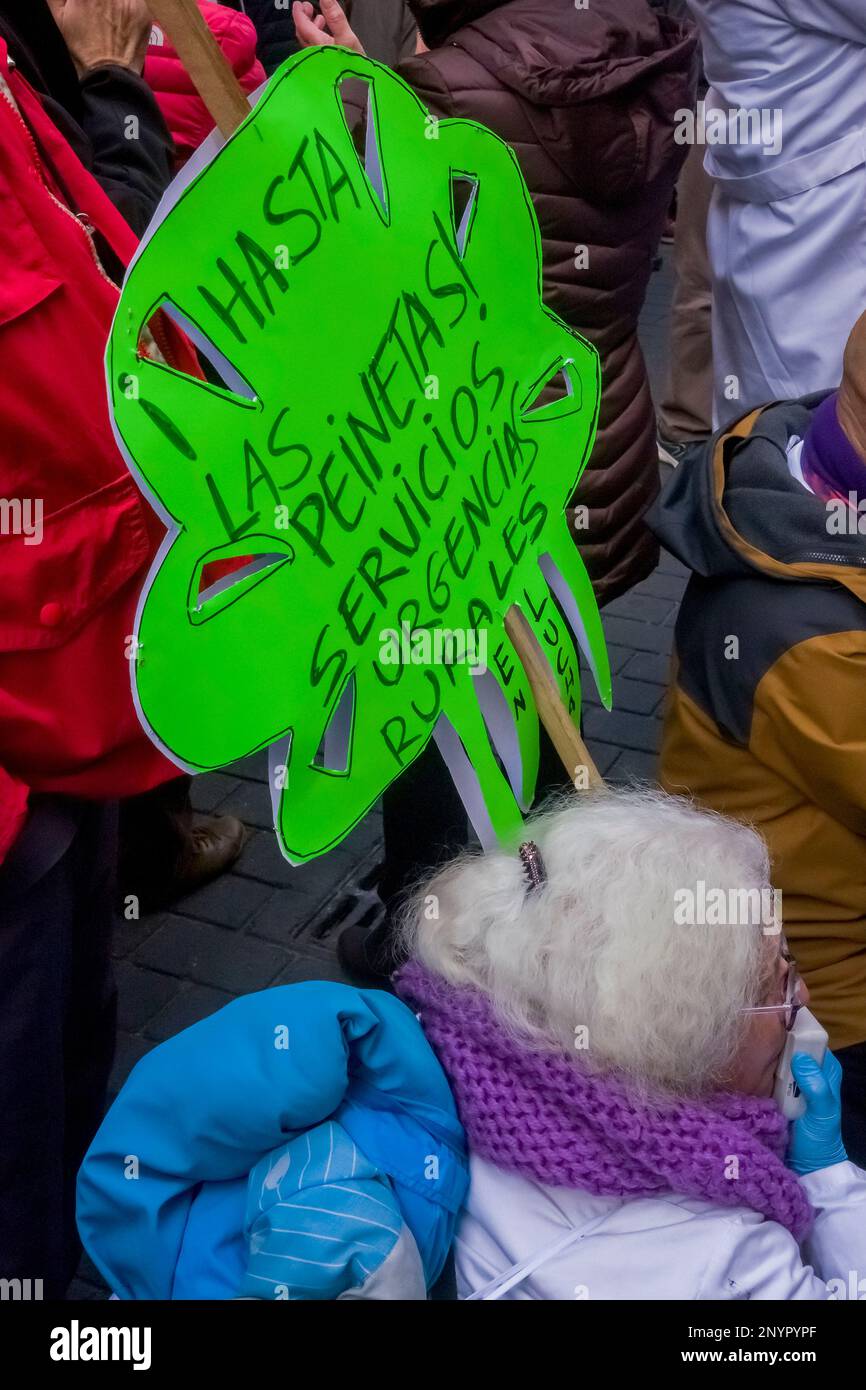 I medici e gli infermieri di assistenza primaria organizzati da APICAM (Asociación de Profesionales de Informática de Sanidad de la Comunidad de Madrid) continuano la loro Foto Stock