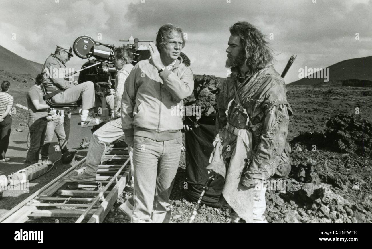 Il regista tedesco Wolfgang Petersen e l'attore americano Dennis Quaid sul set di Enemy Mine, USA 1985 Foto Stock
