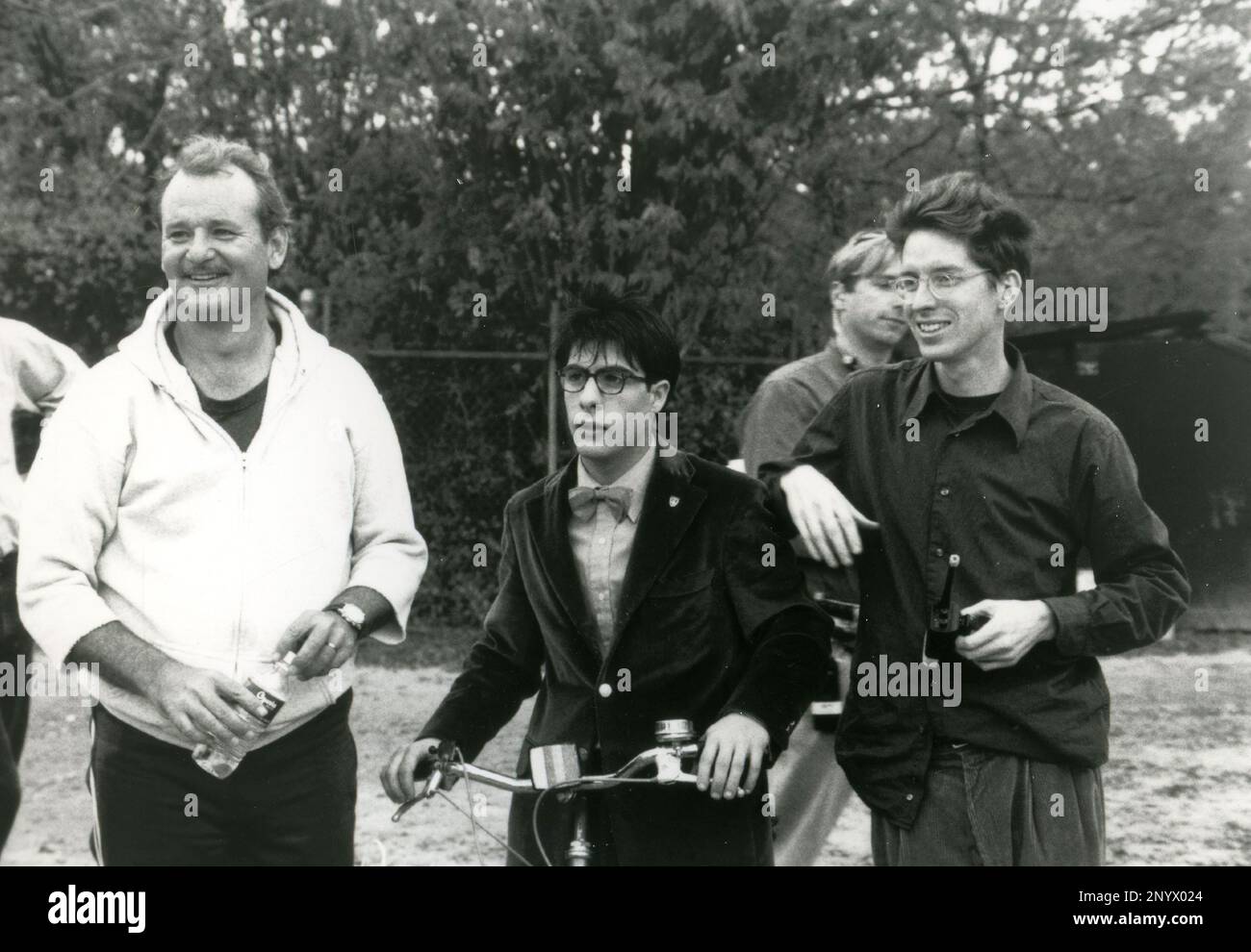 Attori americani Bill Murray e Jason Schwartzman con il regista Wes Anderson sul set di Rushmore, USA 1998 Foto Stock