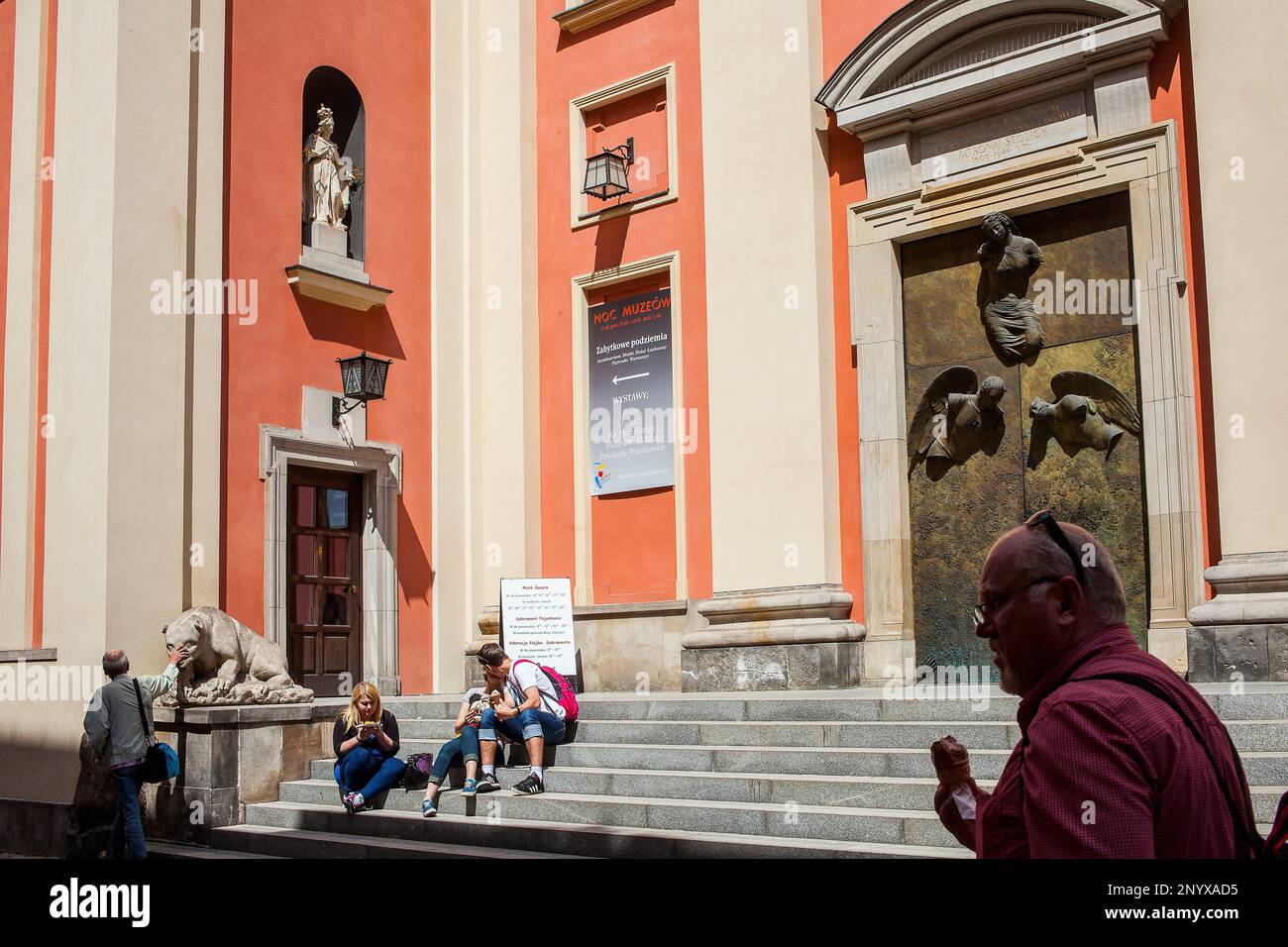 La facciata della chiesa dell'alma Madre di Dio,nella via Swietojanska,Varsavia, Polonia Foto Stock