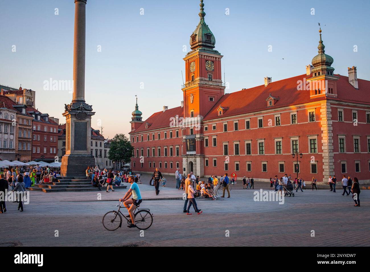 Plac Zamkowy Square, il Castello Reale e la colonna Zygmunt, Varsavia, Polonia Foto Stock