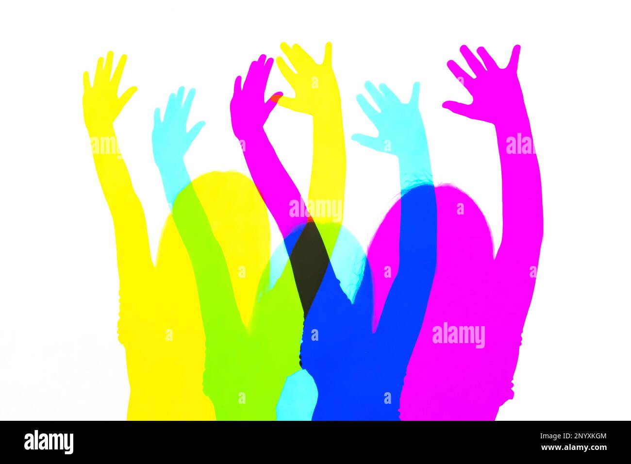 CMYK, ciano magenta giallo colori chiari mescolati insieme, silhouette bambino multicolore ritagliare astratta idea di miscelazione dei colori. Fotografia e stampa abstr Foto Stock