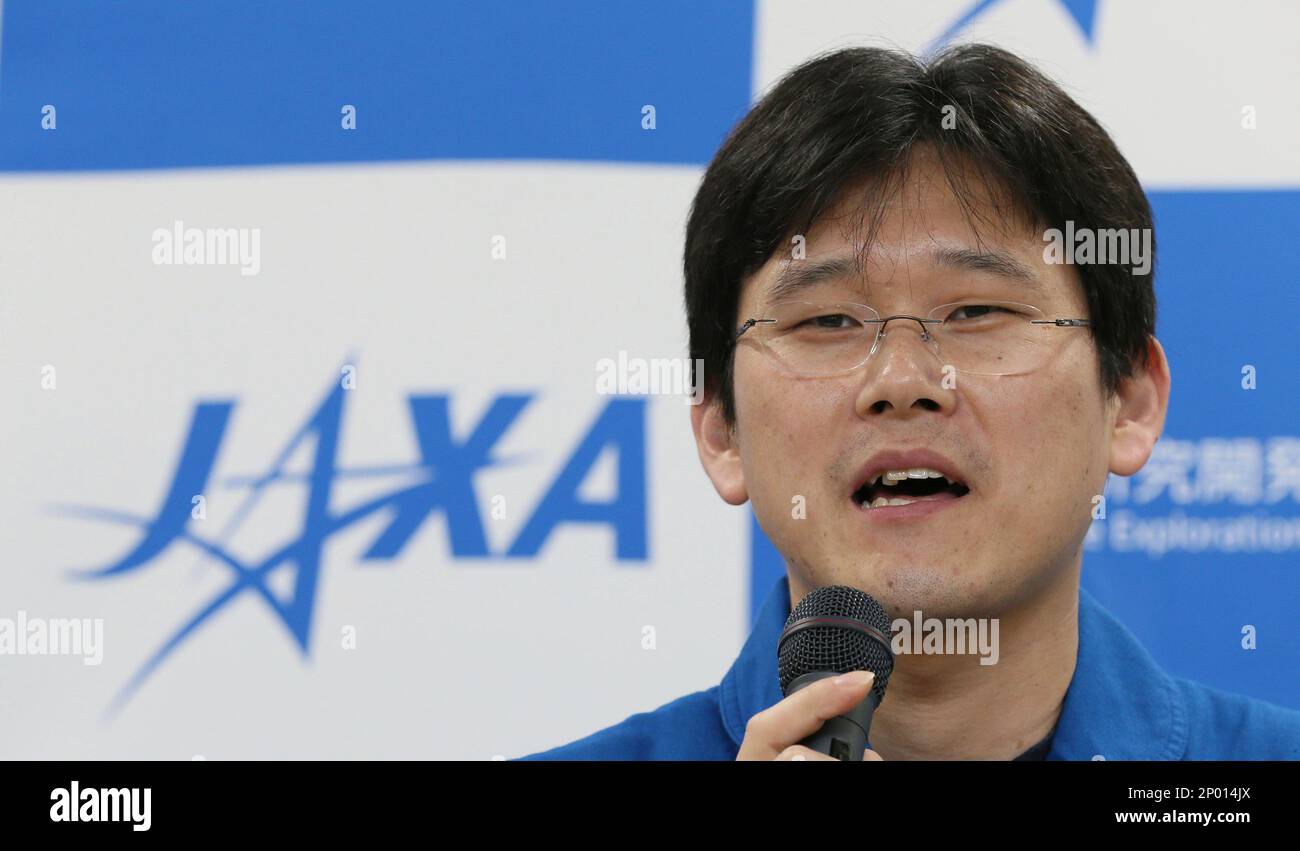 Norishige Kanai, Japanese astronaut and doctor of JAXA speaks at a press conference in Tsukuba, Ibarak Prefecture on April 18, 2017. 40-year-old, Kanai, former lieutenant and Diving Medical Officer in the Japan Maritime Self-Defense Force, currently has attended the trainning and is schedulted to stay ISS. ( The Yomiuri Shimbun via AP Images ) Foto Stock