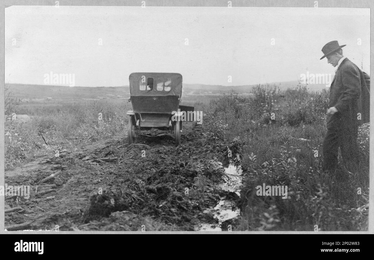 Gita alle insenature. Collezione Frank and Frances Carpenter , regalo; Sig.ra W. Chapin Huntington; 1951, viaggio in automobile, Alaska, Nome, 1890-1920, Stati Uniti, Alaska, Fairbanks Area Foto Stock