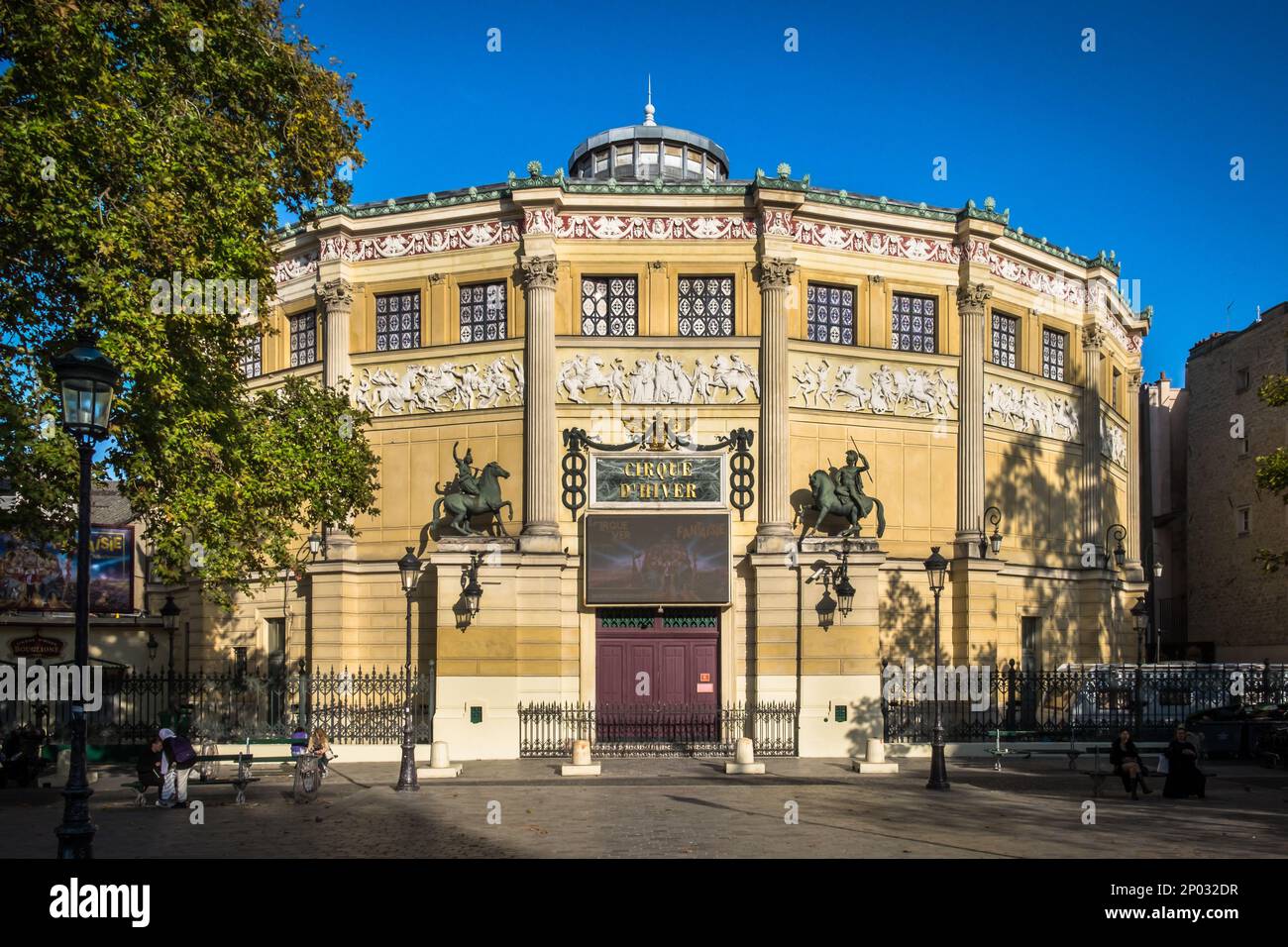 Parigi, Francia, ottobre 2022, vista del Cirque d'Hiver, un teatro nel 11th ° distretto della capitale Foto Stock