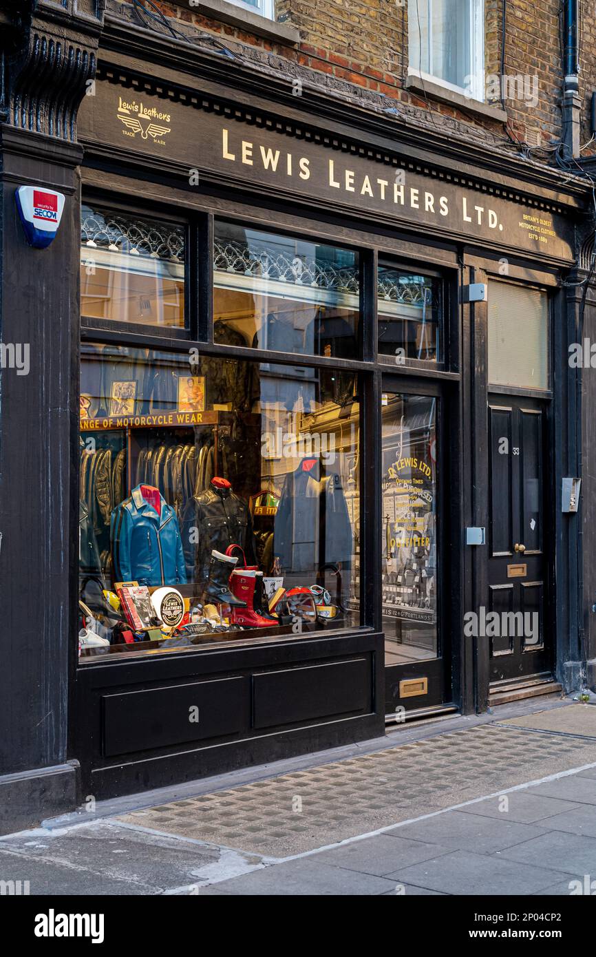 Lewis Leathers London - Lewis Leathers Store al 33 Windmill St che vende giacche, guanti e stivali da motociclista classici. Società britannica fondata nel 1892. Foto Stock