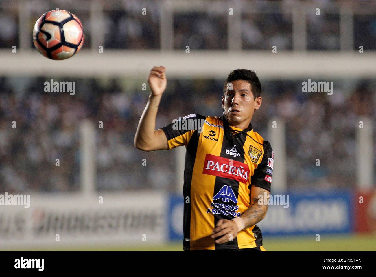 SP - Santos - 16/03/2017 - Libertadores 2017, Santos X The Strongest-BOL - jogador Fabricio Pedrozo do The Strongest-BOL durante partida da fase de grupo da Copa Libertadores 2017, no Estadio da Vila Belmiro. Foto: Daniel Vorley/AGIF (via AP) Foto Stock
